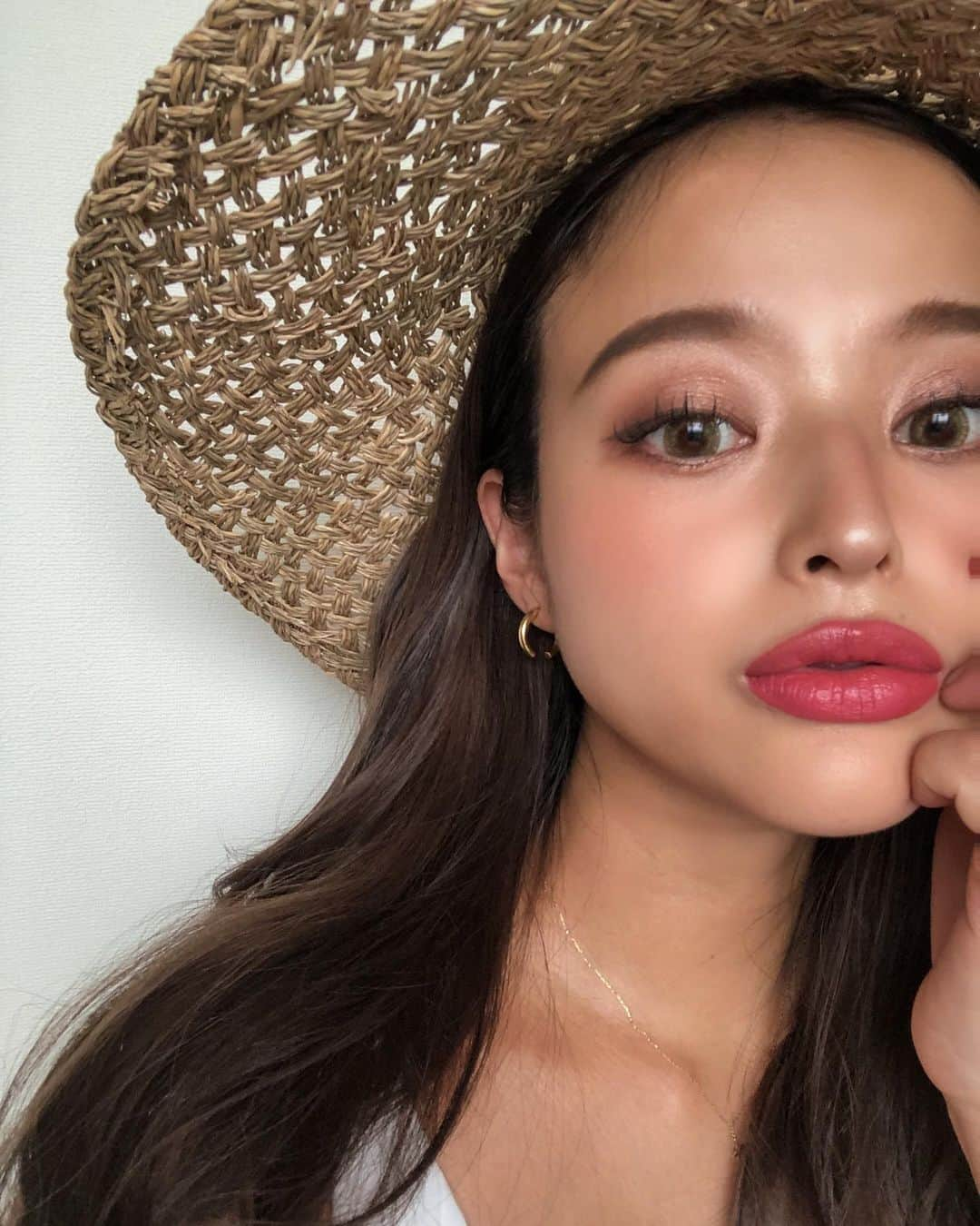 佐野真依子さんのインスタグラム写真 - (佐野真依子Instagram)「今日もMYCOSMEBOX NEW color『SANGO』💋 夏にもぴったりの鮮やか 絶妙PINK❤︎ 青みすぎないカラーを MIXしてイエローベースにも 馴染みやすく仕上げました💋 --------------------- NEW colorSango 8月末まで20％off ！！ 3,974円(税込)→3,180円(税込20%off)  新色Sangoと他の既存色を 同時購入で 8月末まで25%off！！ 2本で7,948円(税込)→5,961円(税込25%off) となります🛒🛒🛒🛒 --------------------- 8月のお得な機会にぜひ @mycosmebox_official  をお試しいただけたら 嬉しいです❤︎ 他のカラーも全て自信作なので まだ試していない方は キャンペーン中に是非💋 購入は @mycosmebox_official  のTOPのURLからアクセス してみてね💋 #mycosmebox  @mycosmebox_official」8月19日 11時07分 - sanomaisanomai