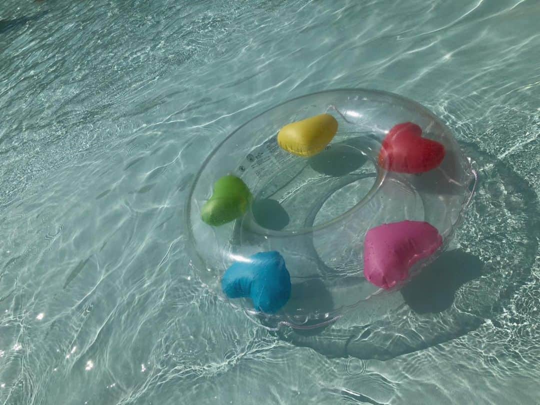 平野夢来（ゆぴぴ）のインスタグラム：「プール行ってきたんだ♡♡ ・ ・ ・ ・ やっと夏らしいこと出来た気がする☀︎ もーじき夏休み終わるけどみんなは何した？」