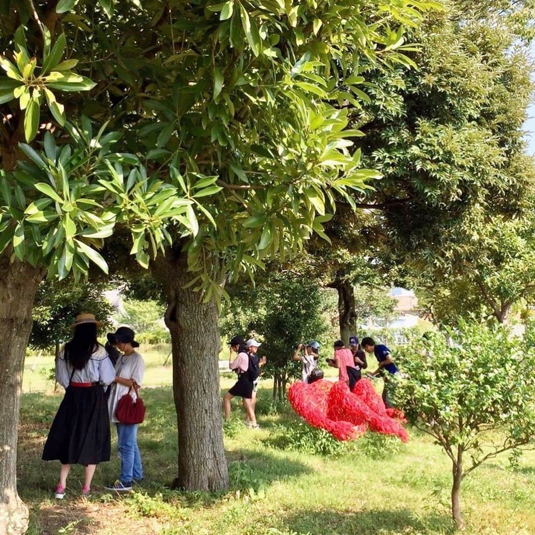 安珠さんのインスタグラム写真 - (安珠Instagram)「ふじのくに 子ども芸術大学﻿ 写真の力で自分を表現！﻿ ﻿ 自分が感じたものを信じて撮る﻿ 大人が褒めなくたっていい﻿ 自分だから撮れる写真が素晴らしい﻿ ﻿ はじめての一眼レフカメラにみんなワクワク 撮影プリント発表まで4時間みっちり授業！﻿ https://www.fkac.jp/kouza2019/index.html﻿ #ふじのくに #子ども芸術大学 #静岡市 #CANON #EOSKiss #安珠写真家 #anjuphotographer ﻿ ﻿ ﻿ ﻿ ﻿」8月19日 11時09分 - anjuphotographer