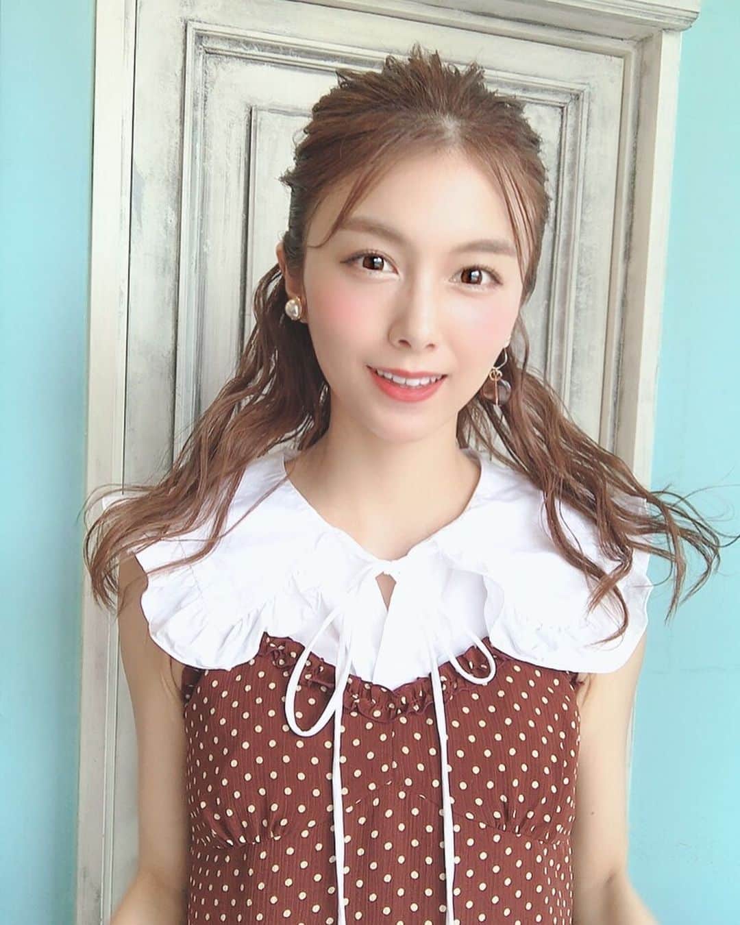麻衣愛さんのインスタグラム写真 - (麻衣愛Instagram)「アイロンでウェーブ作ってアレンジしてもらったよ💕 早く髪伸びないかなぁ〜😯 #ハーフアップ #ヘアアレンジ #ヘアセット #ウェーブヘア #hair #hairset #hairarrange #hairstyle #halfupstyle #halfup #zara #deicy」8月19日 11時09分 - maiaiii_0814