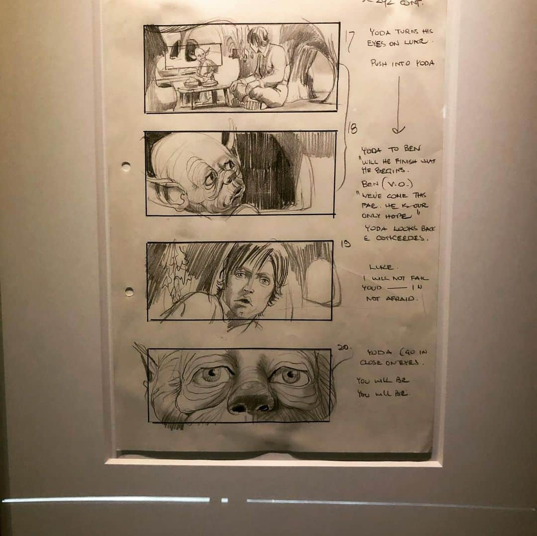 フィガロジャポンさんのインスタグラム写真 - (フィガロジャポンInstagram)「STAR WARS TM IDENTITIES 展に行ってきました。世界各地を巡回して、東京・寺田倉庫で開催中。参加型の展覧会で、来場者は自分を、宇宙に限りなくいる、どれかの「族」として入場時に登録し、自身のアイデンティティの模索、思考傾向、などを探求していきます。『スター・ウォーズ』は登場人物たちのキャラや成長が重要ファクターなので、訪れた人たちは、この世界観の一部になったかのような楽しみ方ができます。個人的にスター・ウォーズファンの私は、ロゴ見るだけで興奮して涙出そうでしたが…。2020年1月13日までです！ フォースとともにあらんことを！ #スター・ウォーズ #SF #寺田倉庫 #STARWARS #figarojapon 編集KIM」8月19日 11時20分 - madamefigarojapon