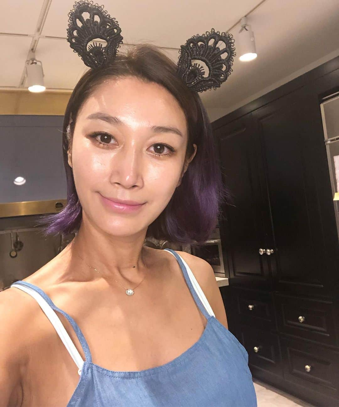 ピョン･ジョンスさんのインスタグラム写真 - (ピョン･ジョンスInstagram)「나 이러고 나가면 안되겠죠? ㅋㅋㅋㅋ  어젯밤에 라방하면서  #EPACT#BERAMIDE 오픈했는데  사이트 터짐요 🏖우리지금꼭이거필요해요🏖 🤣🤣🤣🤣 프로필링크➡️ 진심! 피부고민 많더라구요 #베라마리드 냉장고보관하면서  #이팩트 아침저녁으로 해보세요 (권장15분) #꿀피부 #탄력피부 됩니다  비싼관리실 매일가실꺼에요?  내가 휴대하며 혼자할수있어요  #blueLED #greenLED#redLED  기미 모공 트러블 탄력 진정 할수있어요 ㅋㅋㅋㅋ 2달동안쓴 저를보심 아시겠죠?  좋은화장품의 흡수도 짱! 잘먹어요 ㅋㅋ  비행기에서도 하세요 ✈️ 19-21일 3일만 이가격입니다 가격보면 기절😹 본사에서 맘 바뀌기전에 ♥️♥️ #homecaredevice #homebeautycare  #skincare (주의- 임산부 보철기 심장보조기착용 🙀)」8月19日 11時20分 - hoyatoya