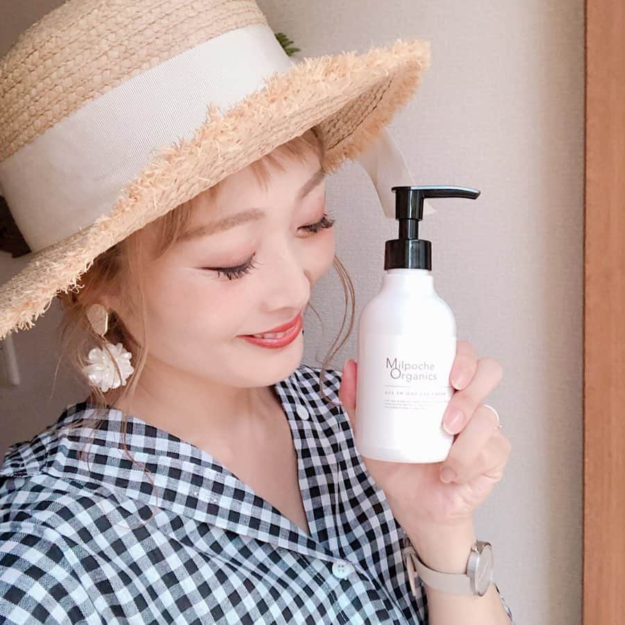 のインスタグラム：「〻skin care〻 ・ ・ ・ @milpoche_organics のオールインワンゲル𓂃 ・ 産後で何かとバタバタで、スキンケアはこれ1本ってやつが便利！ ・ 低刺激だから産前産後のゆらぎ肌を優しくケアしてくれるよ✧* ・ トロリとしたテクスチャーで、しっとりするけどベタつかない◎ ・ ・ 妊娠中も @milpoche_organics のボディクリームにお世話になった🙏たっぷり塗ってたから妊娠線出来なかったよ💡 ・ ボディクリームは妊婦さん限定の使い放題プランがあるから#妊婦 の皆様チェックしてみてね☺︎ ・ ・ ・ #milpocheorganics #ミルポッシェオーガニクス #プレママ #マタニティ #産前 #産後 #ママ #赤ちゃん #baby #大人女子 #オールインワン化粧品 #オールインワンゲル #自然派スキンケア #スキンケア #敏感肌 #乾燥肌 #基礎化粧品 #ナチュラル #ナチュラルコスメ #オーガニック #オーガニックコスメ #防腐剤フリー #宮古島 #沖縄 ﻿#月桃 #丁寧な暮らし」