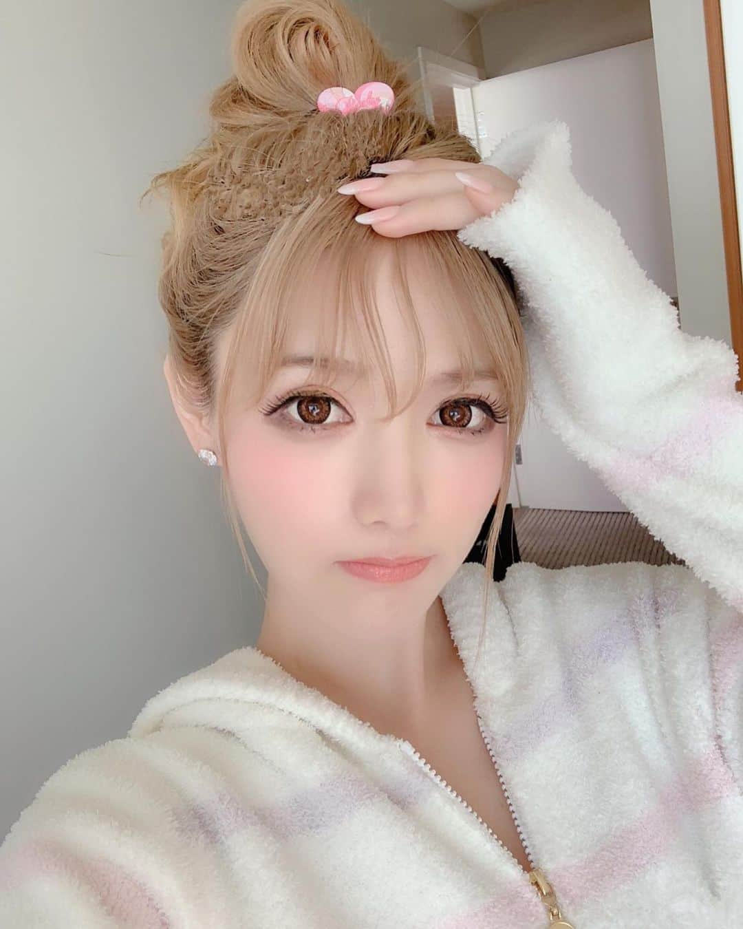 Radyさんのインスタグラム写真 - (RadyInstagram)「. 派手カワ💖ヘアゴム3個セット プレゼントにも喜ばれること間違いなし🥰😘 . プールや海、アップヘアにぜひ使ってほしいです🐳 . . #Rady#レディ#武藤静香#Radyヘアゴム#ヘアゴム#派手かわ#ポニーテール#お団子アレンジ#ヘアアレンジ#海#プール#リゾートヘア#ルームウェア#パステルカラー」8月19日 11時25分 - radychan_no_insta