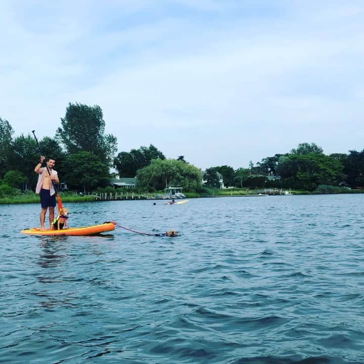 ボビー・ブラウンのインスタグラム：「Go summer go.  Nice camera work @sdplof love you @5dukes #biggie #thecove #sagharbor #summer」