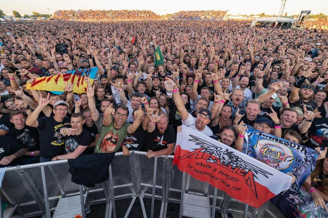 メタリカさんのインスタグラム写真 - (メタリカInstagram)「Photos from last night’s show in Prague! ・・・ 📸 by @brettmurrayphotography & @photosbyjeffyeager ・・・ #MetInPrague #WorldWired #Metallica」8月19日 11時36分 - metallica