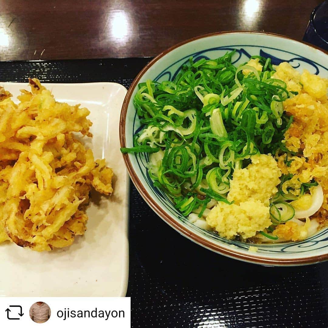 丸亀製麺さんのインスタグラム写真 - (丸亀製麺Instagram)「今日も懲りずにうどん！明日も懲りずにうどん！で行きましょう！ #Repost　@ojisandayon ・・・ 今日も懲りずにうどん！  #丸亀製麺 #うどん #天ぷら」8月19日 12時00分 - marugame_
