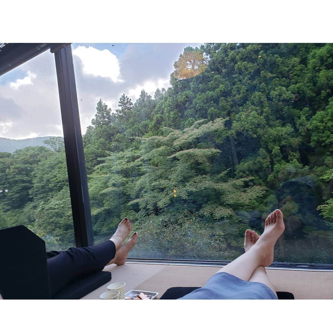 本田珠規さんのインスタグラム写真 - (本田珠規Instagram)「毎年恒例の夏の旅行🌊 . 台風の影響で急遽海沿いの旅館を変更し、 箱根のお宿へ。 . とっても素敵なお宿でした♪ . お食事の野菜は全て有機野菜で、 お野菜たっぷりのメニューで大満足✨ . .  #箱根#箱根旅行#夏休み#真奈邸#家族旅行#旅行 #温泉#hakone#hakonetrip」8月19日 12時03分 - tamaki_honda_oscar