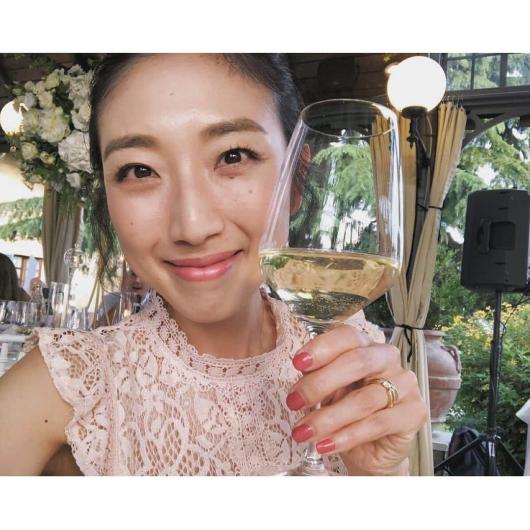 太田彩乃さんのインスタグラム写真 - (太田彩乃Instagram)「Wedding party♡ . . #ワインが美味しかった #イタリア #ピエモンテ #海外挙式 #ガーデンパーティー #結婚式はやっぱり良いね #装花が素敵だった #hotelvillabeccaris」8月19日 12時12分 - ayano.ohta