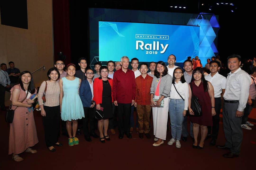 リー・シェンロンさんのインスタグラム写真 - (リー・シェンロンInstagram)「We are commemorating our #SGBicentennial. This year’s National Day Rally was an occasion to talk about many things – external and domestic, our past, present and future. ⠀ ⠀ The evolution of our Singapore identity has defined our views and responses to issues. When the US and China are at odds, how should Singapore – a Chinese-majority but multiracial, multicultural country – respond?⠀ ⠀ I also spoke about making education affordable and accessible for all, supporting our workforce to continue working longer, protecting ourselves from climate change, and renewing our city for the next century. These plans will ensure that Singapore remains relevant in a rapidly changing world. ⠀ ⠀ Our forefathers worked hard to create the Singapore we have today. As we reflect on our Bicentennial and the progress we have made, we must continue to anticipate future challenges, dream of new possibilities, and build a brighter future for our children and generations to come!⠀ ⠀ I addressed different important subjects in each of my three speeches. You can view the rest of my speeches here on my PMO YouTube channel (click on the link in my profile). ⠀ ⠀ – LHL⠀ ⠀ #ndrsg⠀ ⠀ ([1,4] MCI Photo by LH Goh; [2-3,5-6] MCI Photos by Chwee)」8月19日 12時13分 - leehsienloong