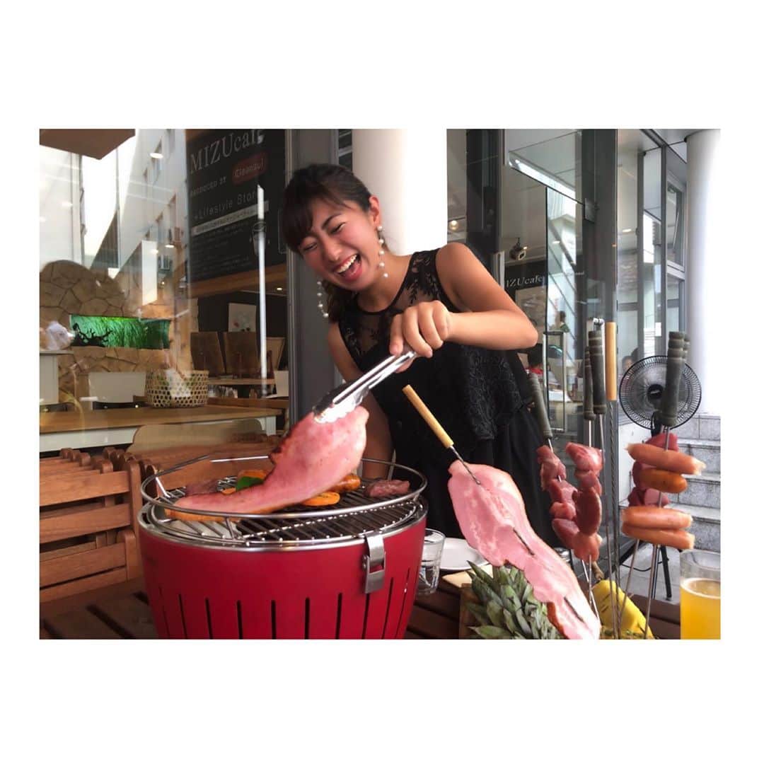 白戸ゆめのさんのインスタグラム写真 - (白戸ゆめのInstagram)「🍻 . そしておやすみは 大学のチアの同期とビアガーデン🧡 くだらない話が1番楽しいなあ💭 いつ集まっても笑いが絶えないね✨ . この週末は なんだかお酒飲みすぎてる🤔？ 今週も頑張りましょう💪💪 . #同期 #ビアガーデン #昼から #ビール #私しか飲んでない 笑 #チア #大学 #majorettes #食後は #アサイーボウル」8月19日 12時31分 - yumeno.s_