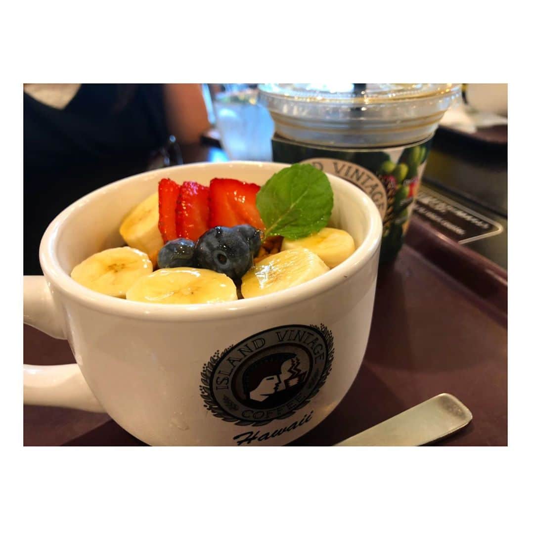白戸ゆめのさんのインスタグラム写真 - (白戸ゆめのInstagram)「🍻 . そしておやすみは 大学のチアの同期とビアガーデン🧡 くだらない話が1番楽しいなあ💭 いつ集まっても笑いが絶えないね✨ . この週末は なんだかお酒飲みすぎてる🤔？ 今週も頑張りましょう💪💪 . #同期 #ビアガーデン #昼から #ビール #私しか飲んでない 笑 #チア #大学 #majorettes #食後は #アサイーボウル」8月19日 12時31分 - yumeno.s_