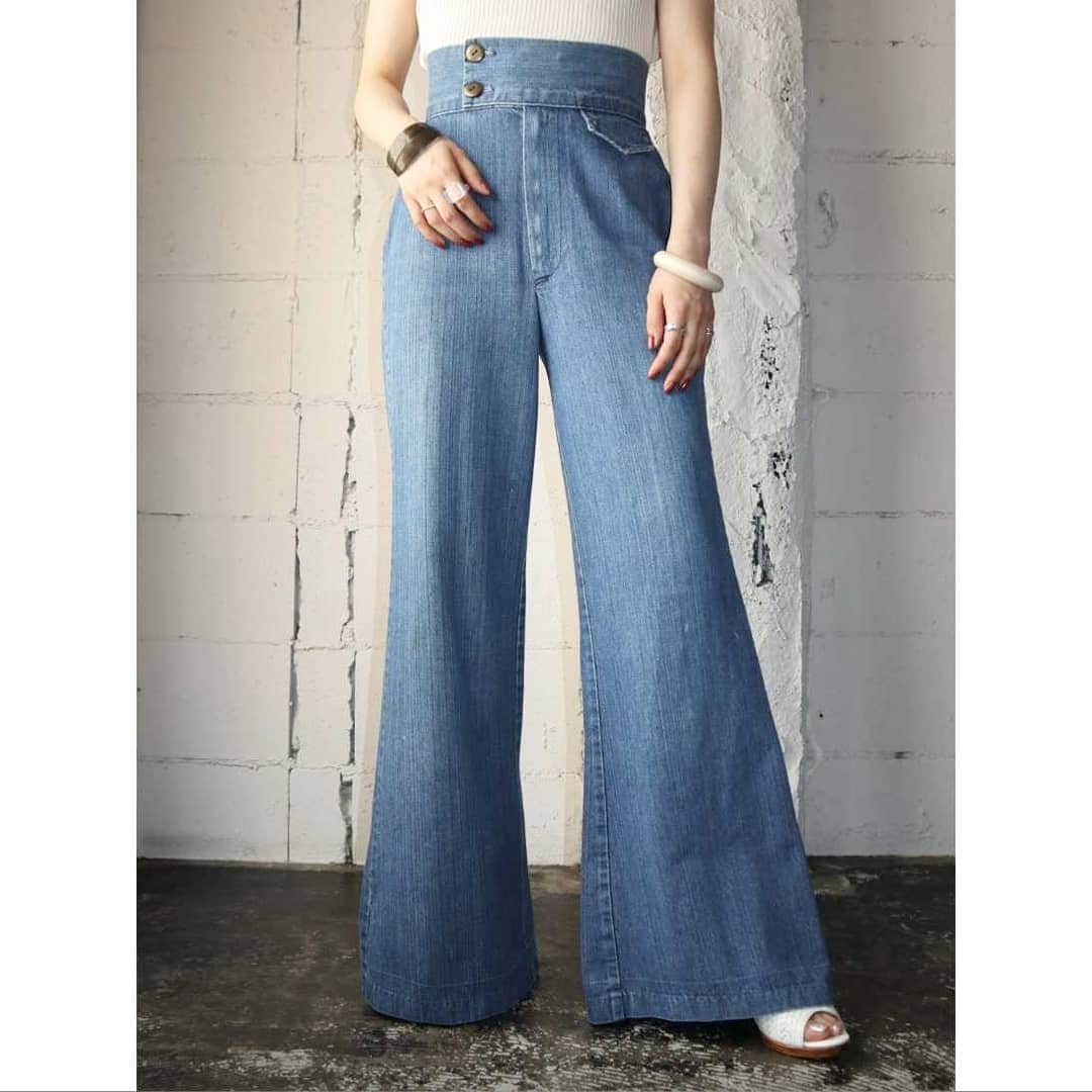 吉祥寺 古着屋 Orfeoのインスタグラム：「1960～70's Vintage Flared Denim  #orfeo #kichijoji #tokyo #vintage #used #fashion #coordinate #outfit #オルフェオ #吉祥寺 #東京 #古着 #古着屋 #ヴィンテージ #ユーズド #ファッション #コーディネート  掲載商品のお問い合わせはメールにて承っております。コメント、DMでのお問い合わせは受け付けておりませんのでご了承ください。」