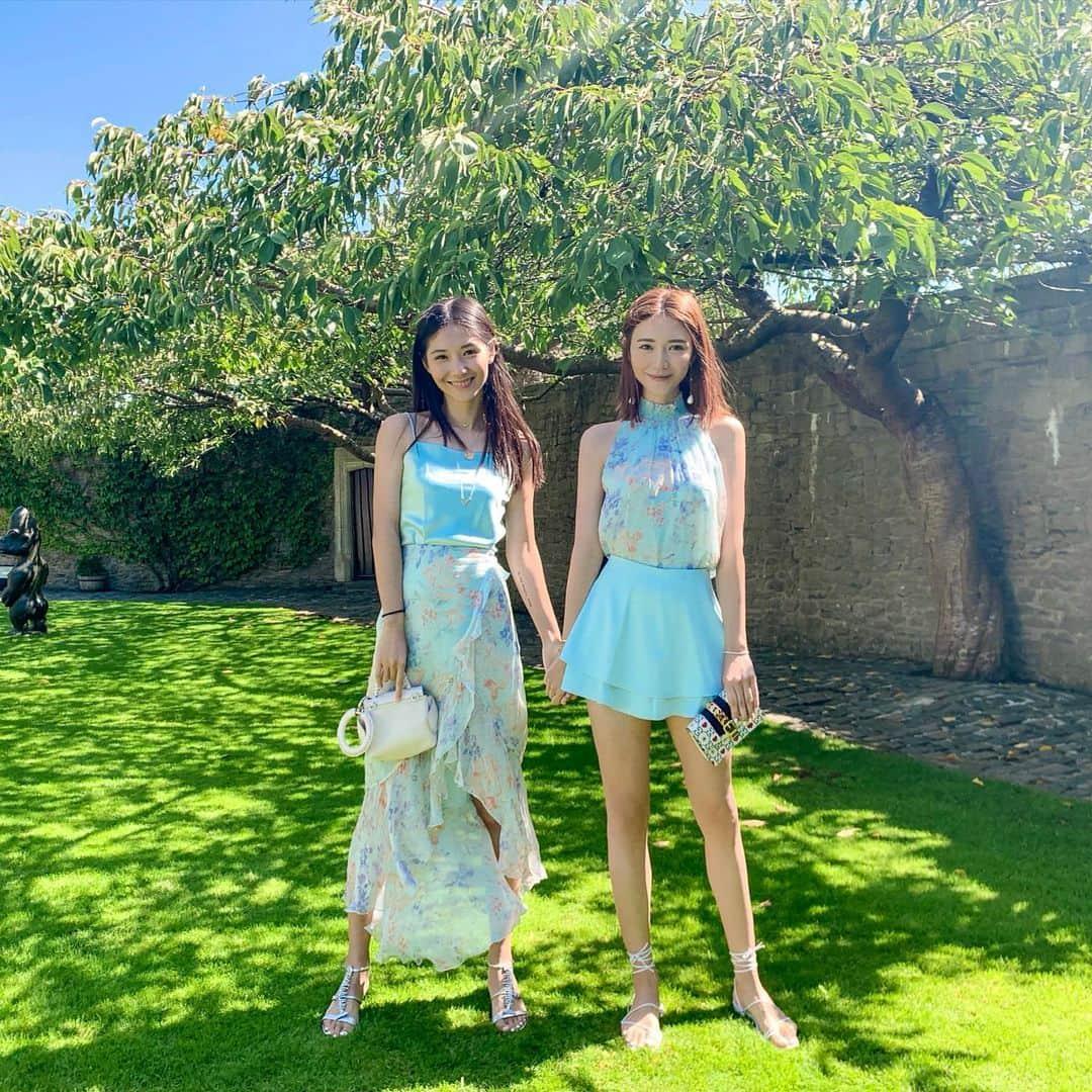 Elva Niさんのインスタグラム写真 - (Elva NiInstagram)「Twins together again, attending our highschool best friend's wedding! Congratulations Felicity & Yabo~ wishing you endless love and the most happy life together ❤️ #Mr&MrsCui #Flabo #travelwithelva  #twinsisters  @jen815 #elvaootd」8月19日 12時28分 - misselvani