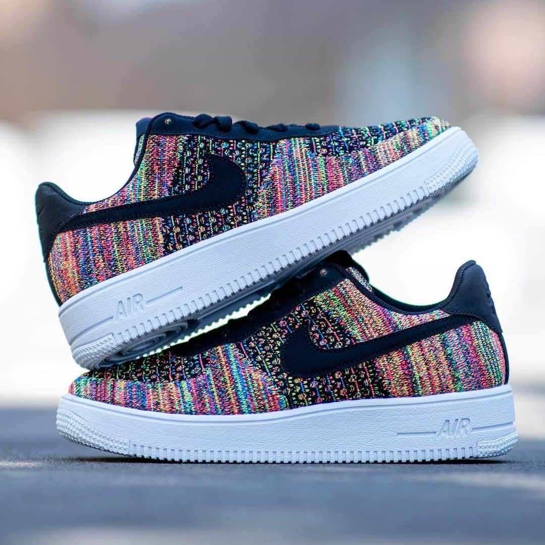 Sneaker Newsさんのインスタグラム写真 - (Sneaker NewsInstagram)「Who needs more 1st-generation Multi-Color Flyknit in their life? Nike brought it back to the Air Force 1 Flyknit 2.0 for kids. We need pairs for adults… For a closer look, hit the link in our bio.」8月19日 12時38分 - sneakernews