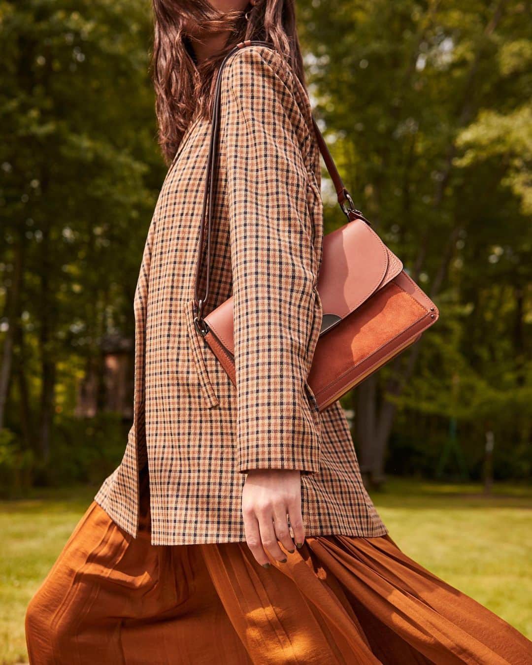 Nordstromさんのインスタグラム写真 - (NordstromInstagram)「Out with the old, in with this hue: Fall marks the return to brown as your base. Whether you’re starting from the heel up or blazer down, factor in shades of the neutral for optimal outfitting.」8月19日 12時34分 - nordstrom