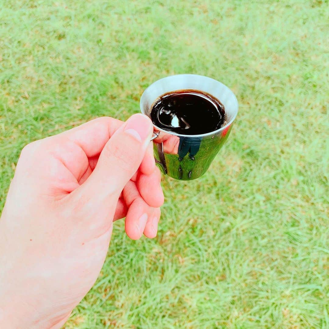 大貫勇輔さんのインスタグラム写真 - (大貫勇輔Instagram)「ホッと一息珈琲タイム☕️ 撮影の時は豆から挽いて、珈琲をタンブラーに入れて、現場に向かうのです。 ちょいこだわりはエスプレッソのカップで一口分だけ温かいうちに飲むという。 おススメです‼️ #円城寺輝 #珈琲 #エスプレッソ #☕️」8月19日 12時53分 - yusukeonuki_official