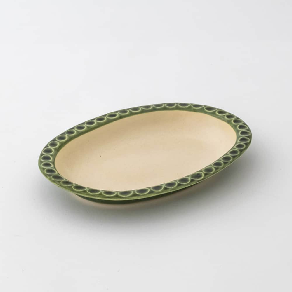 Komerco-コメルコ-さんのインスタグラム写真 - (Komerco-コメルコ-Instagram)「. atelier BOKKOのオーバル皿が再入荷しました🎉🎉 . 埼玉県にアトリエを構える #atelierBOKKO は 森や自然をイメージしたものや民族文様のモチーフを使い、ナチュラルな色使いとシンプルな形が特徴。 . このオーバル皿は、メインのおかずを盛るのにちょうどよい大きさです。 少し深さがありますので、パスタやカレーにもお使いいただけますよ✨ . ------------------------------- . atelier BOKKO / オーバル皿（森） . ▷こちらの作品はKomercoアプリでクリエイターから直接ご購入いただけます。 アプリ内「さがす」で「BOKKO」と検索してください🔎 . ▷iOS版Appダウンロードはプロフィールリンクから📲 ------------------------------- #komerco #komercoごはん #料理をもっと楽しく #鮭のクリーム煮 #オーバル皿 #昼ごはん #instafood #foodpic #cookinglove  #ブランチ #手しごと  #うつわ #うつわ好き  #テーブルスタイリング #夜ごはん #イタリアン #パスタ皿 #カレー皿 #メイン #豊かな食卓 #今日のごはん #プレート #ホムパ #いただきます #いつものいただきますを楽しく #クックパッド #cookpad」8月19日 13時00分 - komerco_official