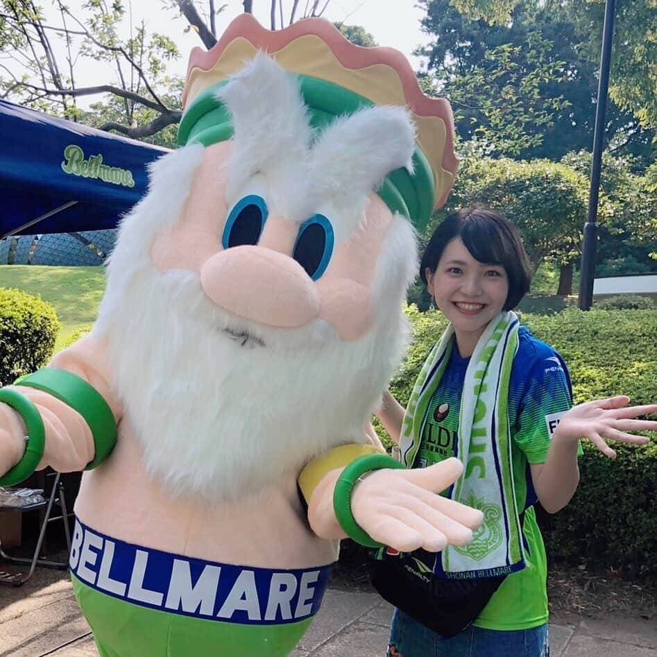 米倉れいなのインスタグラム：「, 綺麗になったキングベルと🔱✨ #湘南ベルマーレ #キングベル #lovebellmare #これからも共に」