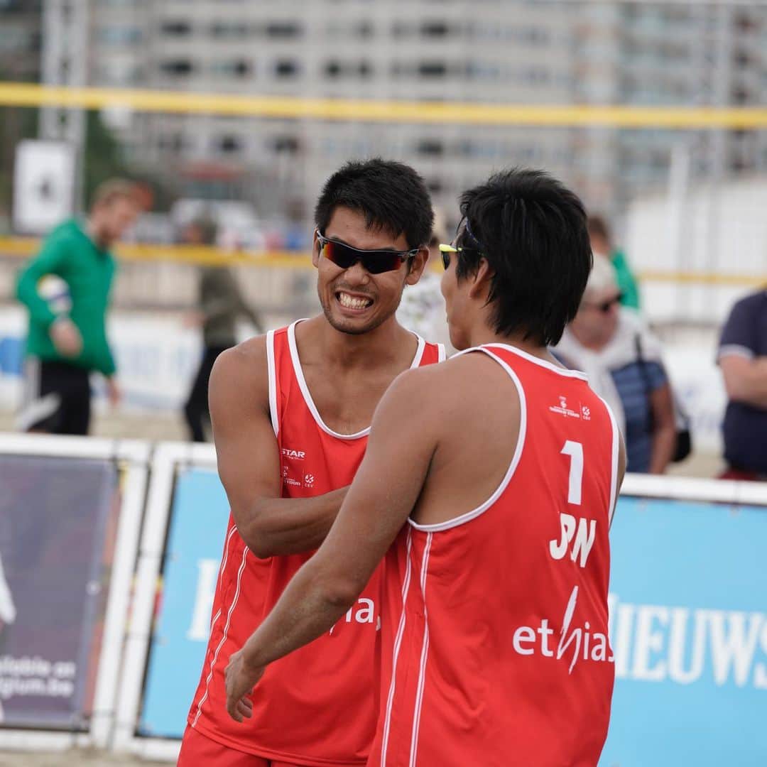 越川優さんのインスタグラム写真 - (越川優Instagram)「FIVBワールドツアー1starロード・第3戦 クノック・ヘイスト(ベルギー🇧🇪)大会は、17位タイで大会を終えました。  ワールドツアー初勝利を挙げたものの、予選突破出来ず…  次の決戦の舞台は、ルワンダ🇷🇼です🐘 今日移動し、木曜から本戦の出場となります🏐  #横浜メディカルグループ 所属  #ymg  #hrdエンジニア株式会社  #加賀電子株式会社  #株式会社朋栄社  #和興通信工業株式会社  #株式会社かとり  #株式会社デューク  #エルバランスアイズ  #株式会社ドリームオンライン  #gallery2  #claudiopandiani  #volleyballjunky  #ルックスオティカジャパン  #luxotticajapan  #oakley  @oakleyjapan  #有限会社ベストパフォーマンス  @best.performance2002  #酒井医療株式会社  #カラダファクトリー  @platform1440  #越川優  #yukoshikawa  #beachvolleyball  #ビーチバレー  #tokyo2020  @fivbvolleyball  #fivbworldtour  #1star  #池田隼平  #森岡大生」8月19日 13時16分 - yu_koshikawa