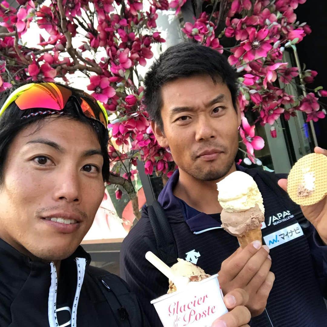 越川優さんのインスタグラム写真 - (越川優Instagram)「FIVBワールドツアー1starロード・第3戦 クノック・ヘイスト(ベルギー🇧🇪)大会は、17位タイで大会を終えました。  ワールドツアー初勝利を挙げたものの、予選突破出来ず…  次の決戦の舞台は、ルワンダ🇷🇼です🐘 今日移動し、木曜から本戦の出場となります🏐  #横浜メディカルグループ 所属  #ymg  #hrdエンジニア株式会社  #加賀電子株式会社  #株式会社朋栄社  #和興通信工業株式会社  #株式会社かとり  #株式会社デューク  #エルバランスアイズ  #株式会社ドリームオンライン  #gallery2  #claudiopandiani  #volleyballjunky  #ルックスオティカジャパン  #luxotticajapan  #oakley  @oakleyjapan  #有限会社ベストパフォーマンス  @best.performance2002  #酒井医療株式会社  #カラダファクトリー  @platform1440  #越川優  #yukoshikawa  #beachvolleyball  #ビーチバレー  #tokyo2020  @fivbvolleyball  #fivbworldtour  #1star  #池田隼平  #森岡大生」8月19日 13時16分 - yu_koshikawa