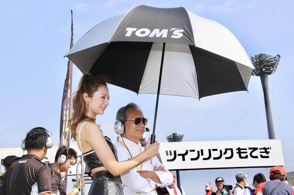 のインスタグラム：「OHAYO～🌻🌺🌴 #ツインリンクもてぎ #toms #tomsracing #sformula #f3 #レースクイーン #グリッドウォーク #summer #近藤みやび」