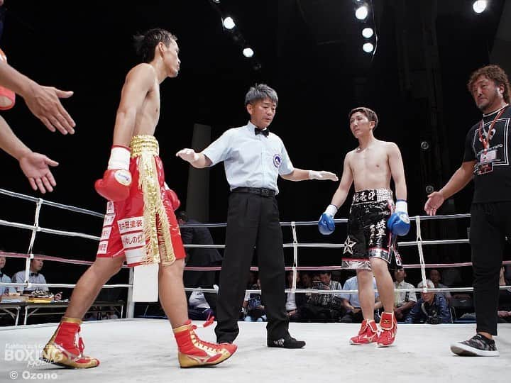 川上じゅんさんのインスタグラム写真 - (川上じゅんInstagram)「昨日のボクシングの試合🥊 メインの試合 大里 拳(大鵬)VS佐伯瑠壱斗(岐阜ヨコゼキ) #jbc  #boxing  #boxeo #BoxingReferee #BOXINGMOBILE #川上じゅんレフェリー  #川上じゅん ※フォト撮影:大囿周作氏」8月19日 13時32分 - kawakami_j