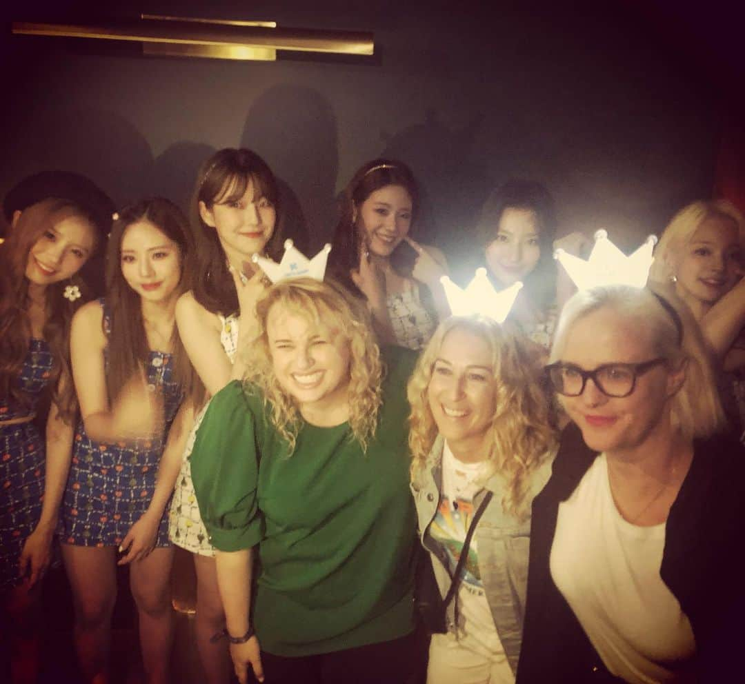 レベル・ウィルソンさんのインスタグラム写真 - (レベル・ウィルソンInstagram)「Pitch Perfect meets K CON. Thanks to Miky Lee and everyone at CJ Entertainment for turning on the best K-POP concert tonight in LA x」8月19日 13時26分 - rebelwilson