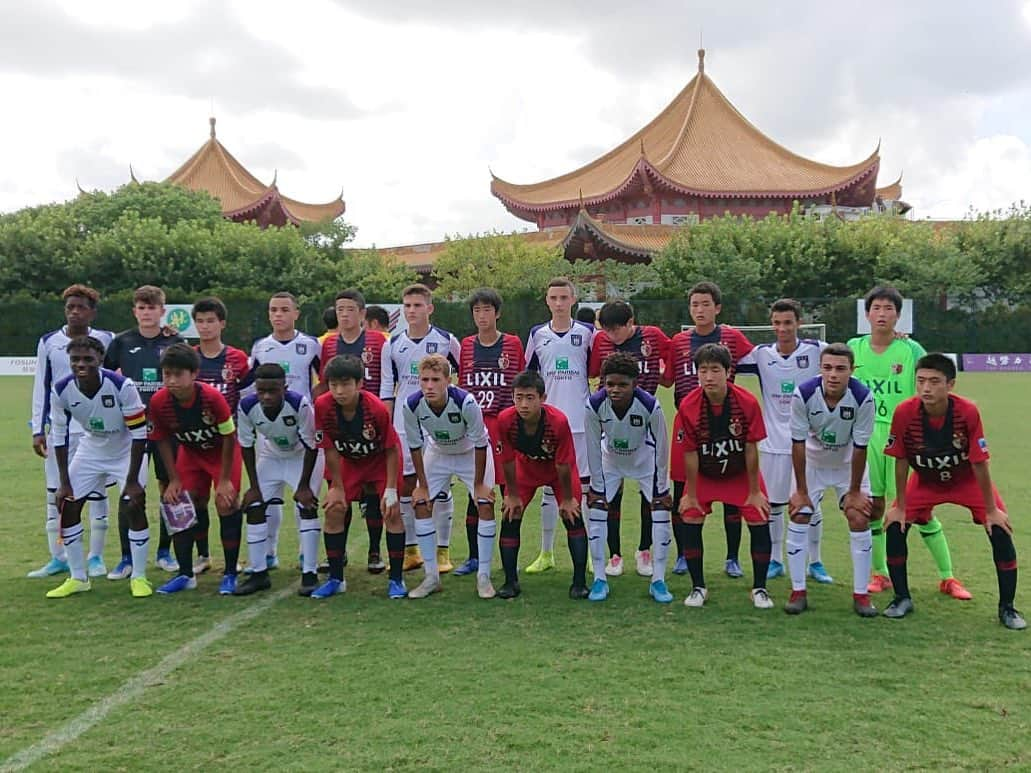 ジーコさんのインスタグラム写真 - (ジーコInstagram)「No final do mês de Agosto e inicio de Setembro teremos a 22’ Copa Amizade Brasil-Japao e o time do Kashima que participa, esteve participando de um torneio na China,na YICC Internacional Challenge Cup,em Shanghai,categoria Sub 15. Participaram no Grupo A: Kashima Antlers,Atletico Paranaense,Anderlecht(Belgica),Shanghai SIPG.Grupo B: Wolverhampton (Inglaterra),Cerezo Osaka,Hubei (China) e S.T.FC (Japão).O Kashima teve o artilheiro Kumazawa com 6 gols e ficou em 7’lugar. Parabéns Takashima pelo belo trabalho na base do clube.」8月19日 13時47分 - zico