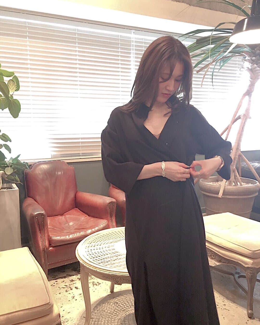 のインスタグラム：「おしらせ📝 私がいま参加している #littlecafe150 × @recouture_official の 自分だけのカスタマイズができるリクチュールサービスが 伊勢丹新宿店本館にて期間限定で開催されます💐 ㅤ 🖋リクチュール 先行予約 8月21日～ 伊勢丹新宿店本館2F ㅤ 🎪リクチュール会場 8月28日-9月2日 伊勢丹新宿店本館 6F 催物場 9月4日-10日 伊勢丹新宿店本館 2F ストロベリーショップ ㅤ 試着した時に感じる「もう少しこうだったら」を 見事に叶えてくれるステキなイベントです💫 ㅤ 私も先日カスタマイズさせてもらって 袖の丈感を替えたり、首元を少し広げたり 絞りをつけてみたり… 私の もっとこうだったら！ を盛り込んでもらいました。 出来上がりが楽しみだな〜 ㅤ 期間中に是非、足を運んでみてね🍓 ＿＿＿＿＿＿＿ #recouture_official #recouture #littlecafe150 #pr @isetan_shinjuku_ladies_ssize」