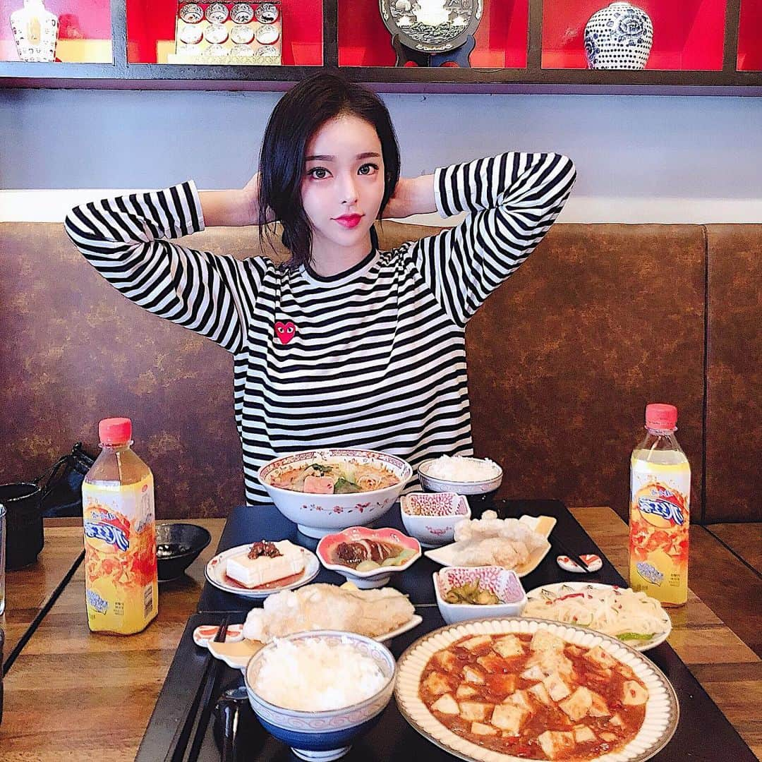 ダユンさんのインスタグラム写真 - (ダユンInstagram)「내부 인테리어 취향저격 ٩(●˙▿˙●)۶ 고급스럽고 마라탕 말고도 다양한 중국요리가 있어서 너무 좋았당  양도 너무 많고 맛이 진짜 미쳤고 홍대까지 온 보람이 있더라구요 ! . . .  #중화마라 #홍대맛집 #홍대마라탕 #홍대데이트 #마라탕 #마라탕맛집 #홍대_중화마라」8月19日 13時51分 - 2__yun__2