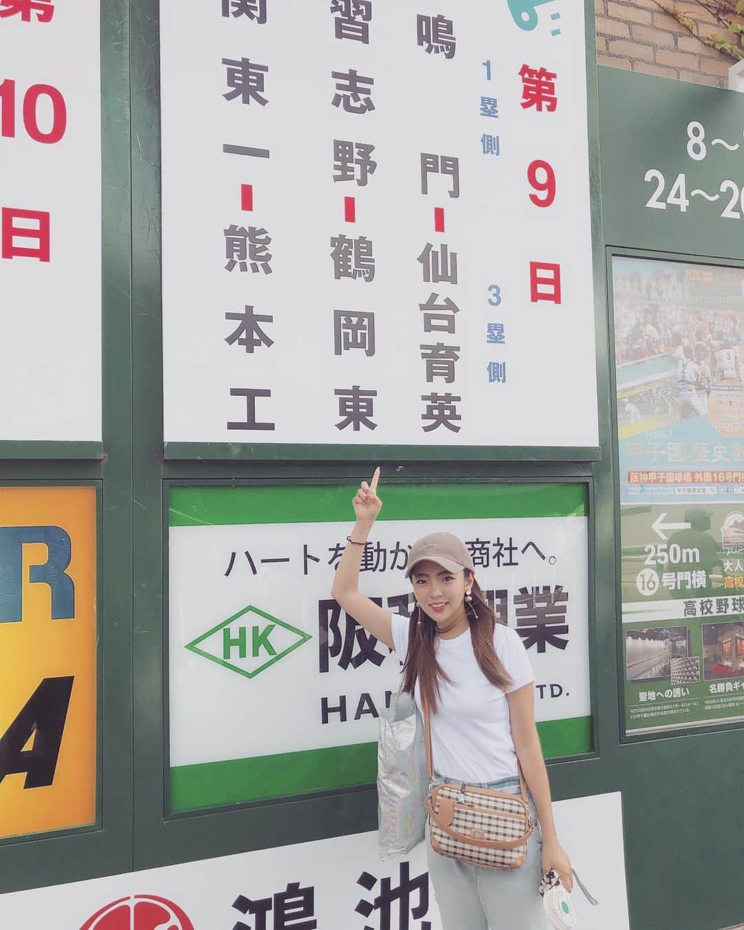 川崎美海さんのインスタグラム写真 - (川崎美海Instagram)「夏の思い出...⚾️⚾️ 春夏甲子園に連れてってくれた習志野に感謝。 私の地元です。それプラス習志野高校で、習志野市民。おこがましく言ったら小中の後輩ですね！お父さんも少年野球時代教えてた。飯塚くんがエースであそこまで騒がれる事って久々だったので、なんか嬉しい気持ちが倍でした！「雑草の如く逞しく」習志野のキャッチフレーズ。凄く根強い。どんな時も諦めない精神。粘り強い野球を沢山見せてくれました！とくに千葉県予選の準決勝。凄かったね。野球の一つ一つのプレイでなにか人としてのあり方諦めたらそこで試合終了。って事教わった気がする。本当にありがとう！そしてお疲れ様でした！... . #夏 #高校野球 #甲子園 #千葉 #千葉県代表 #習志野 #野球 #野球女子 #baseball #高校球児 #101回目の夏 #母校ではないけど #私の母校は #千葉経済」8月19日 14時02分 - kawasaki.myu