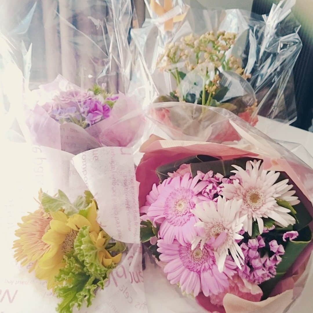 大堀恵さんのインスタグラム写真 - (大堀恵Instagram)「お部屋がお花の香り。。💐 ちびめしべちゃん、おつかれさま！」8月19日 14時04分 - ohorimegumi