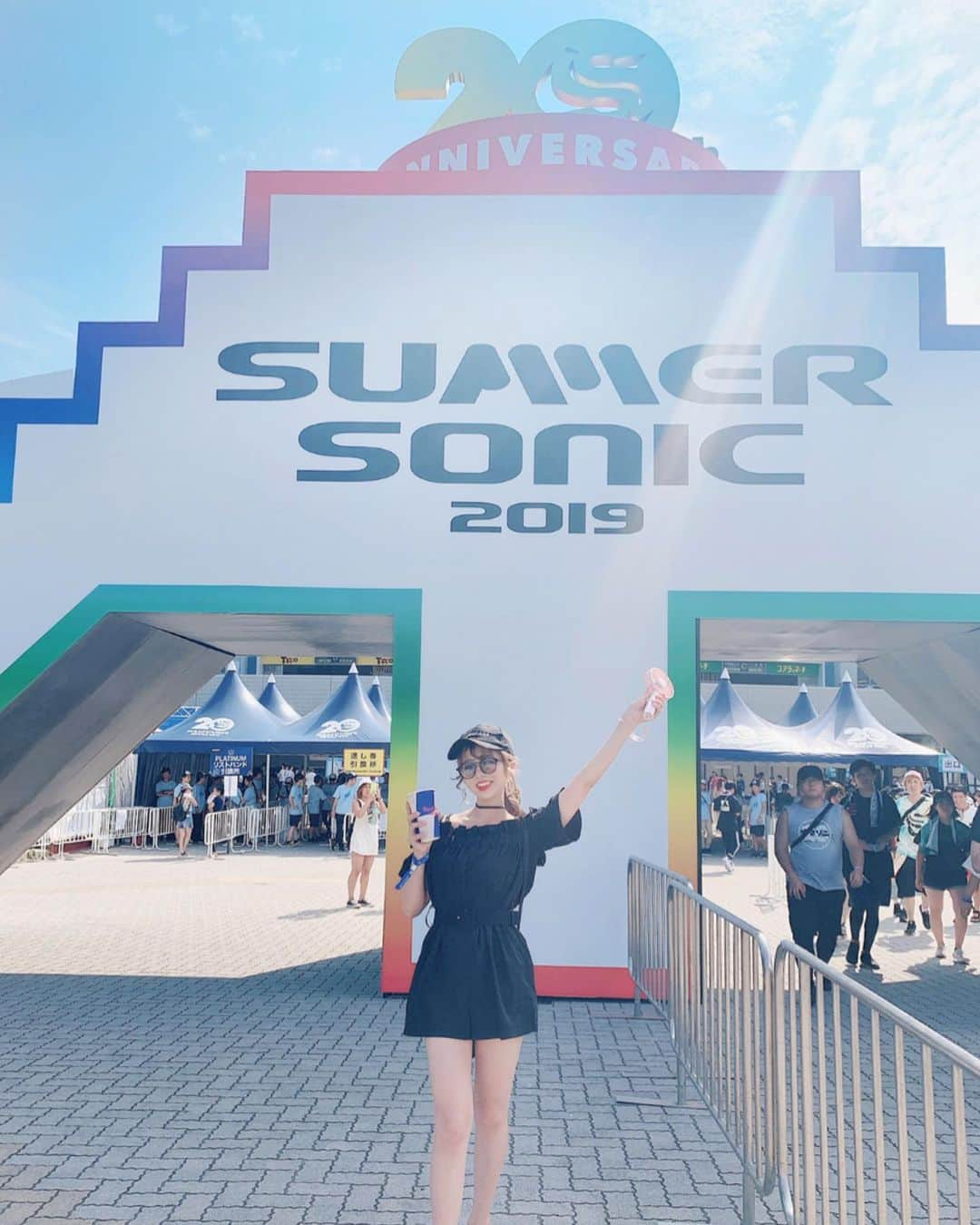 エリンコさんのインスタグラム写真 - (エリンコInstagram)「🤟🏻😎🌈🎶⚡️ . . summersonic2019最終日行ってきましたぁー💖 . 最高に楽しすぎて記念に投稿とのしておくーっ🎀 . 暑かったけど曲聴いて盛り上がって 夏を満喫しまくったぁー🎶🌈 . 珍しく真っ黒コーデにしたよぉーっ♡♡♡ ちょっとギャルめ？？w . #サマソニ #サマソニコーデ #サマソニファン #summersonic #サマソニ2019 #blackpink #zedd #alanwalker #chainsmokers」8月19日 14時14分 - erinko0315