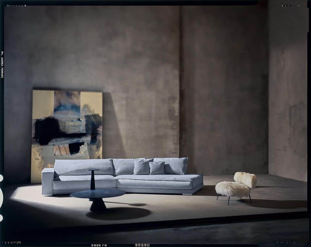 のインスタグラム：「New ADV Campaign ・ Sofa : BUDAPEST SOFT Design : Paola Navone ・ ・ ・ #baxter #baxtermadeinitaly #baxtercinema #baxterjapan #baxtertokyo #tradition #traditional #madeinitaly #leather #instamood #instagood #instadaily #archilovers #design #interior #interiordesign #interiorstyling #picoftheday #バクスター #バクスタージャパン #バクスタートーキョー #イタリア家具 #インテリア #モダンインテリア #家具 #ソファ #インテリアデザイン #インテリアコーディネート」