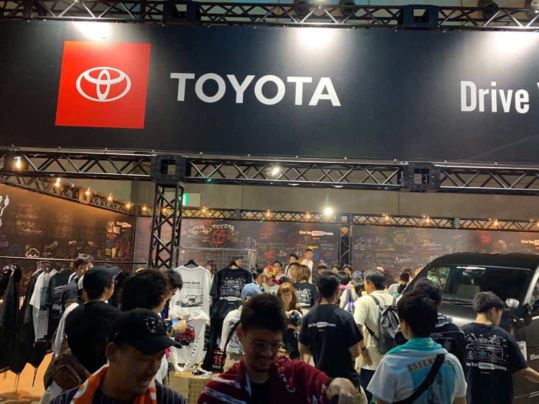 TOYOTAさんのインスタグラム写真 - (TOYOTAInstagram)「“Drive Your Teenage Dreams” POP UP STORE @summersonic_official DAY 3  #dytd #toyota #hiace #summersonic #トヨタ #ハイエース」8月19日 14時21分 - toyota_jp