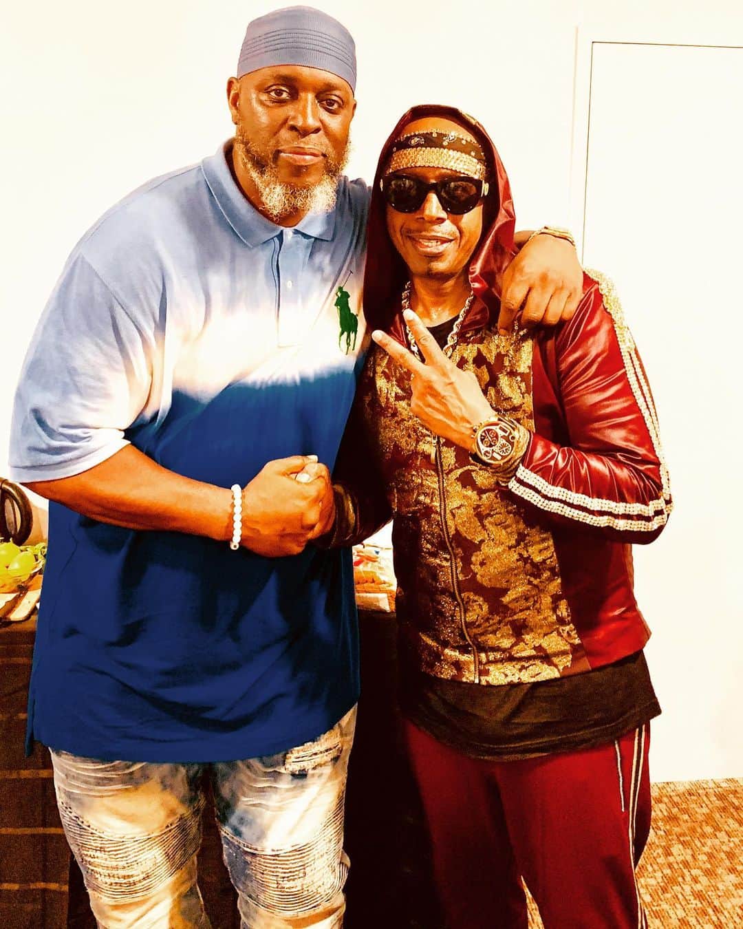 MCハマーのインスタグラム：「#Philly 👊🏾💯My Brother Charlie Mack came through our Lit 🔥 Party 🔥🔥🔥🔥 #Philadelphia We we're kids when we started doing this. #FACTS @charliemackfirstout Love 👊🏾💯」