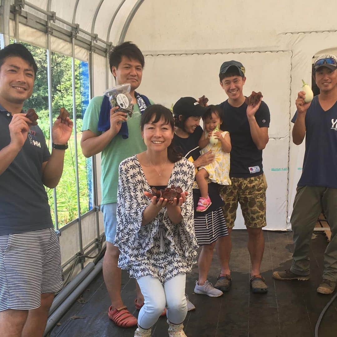 森渉さんのインスタグラム写真 - (森渉Instagram)「横須賀でキクラゲ狩りを体験しました！食べ物を収穫から試食まで体験できるのはとってもいい経験でした(≧∀≦)ノ #千笑 #金田朋子 #森渉 #家族 #family #体験 #キクラゲ #収穫 #横須賀 #子供 #kids #笑顔 #smile #また色んな体験させてあげたい  こちらのサイトから申し込みました！ ↓  https://www.shitekobe.com/」8月19日 14時39分 - watarumori.sports
