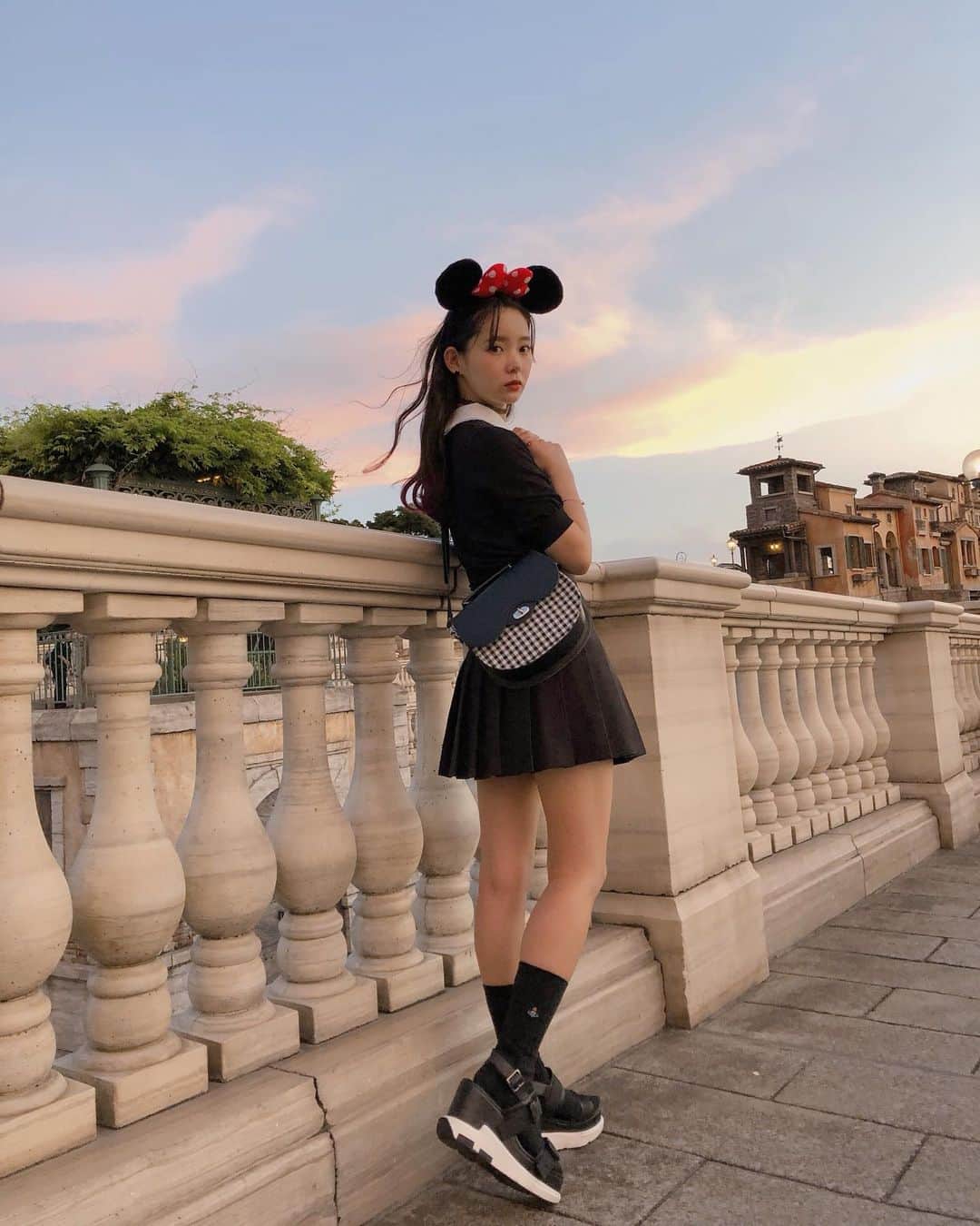 Mimさんのインスタグラム写真 Miminstagram この間ディズニー行った時の全身コーデ いつも明るい色が多いので今回は黒で Mim Ootd Fashion Photo Instagood Followme Disneysea ミニー ミニーコーデ Viviennewestwood Eatme Americanapparel 8月19日 時15分