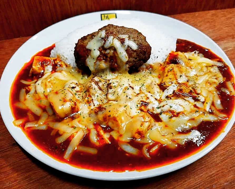 チキン南蛮カレーのルウ王子さんのインスタグラム写真 - (チキン南蛮カレーのルウ王子Instagram)「まさに大ブレイク中の麻婆カレー！カレー倶楽部ルウでは3種の麻婆カレー以外にもいろんな麻婆カレーを開発中！今回は麻婆チーズハンバーグカレー！奇跡の組合せで美味すぎルウ〜！カレー倶麻婆カレー最高！てげうまルウ！ ★ ★ #麻婆カレー #麻婆カツカレー #難波 #カレー倶楽部ルウ #相互フォロー#フォロバ#麻婆チーズカレー #宮崎 #都城 #福岡  #麻婆豆腐 #大阪 #麻婆チーズハンバーグカレー #鹿児島 #熊本 #大阪駅 #京都 #清水寺 #大阪カレー #麻婆野菜カレー #梅田 #守口 #宮崎ランチ  #大阪駅前第3ビル #大阪ランチ #いいねした人で気になった人フォロー #カレー好きな人と繋がりたい #カレー #二年坂」8月19日 20時20分 - currynoprince