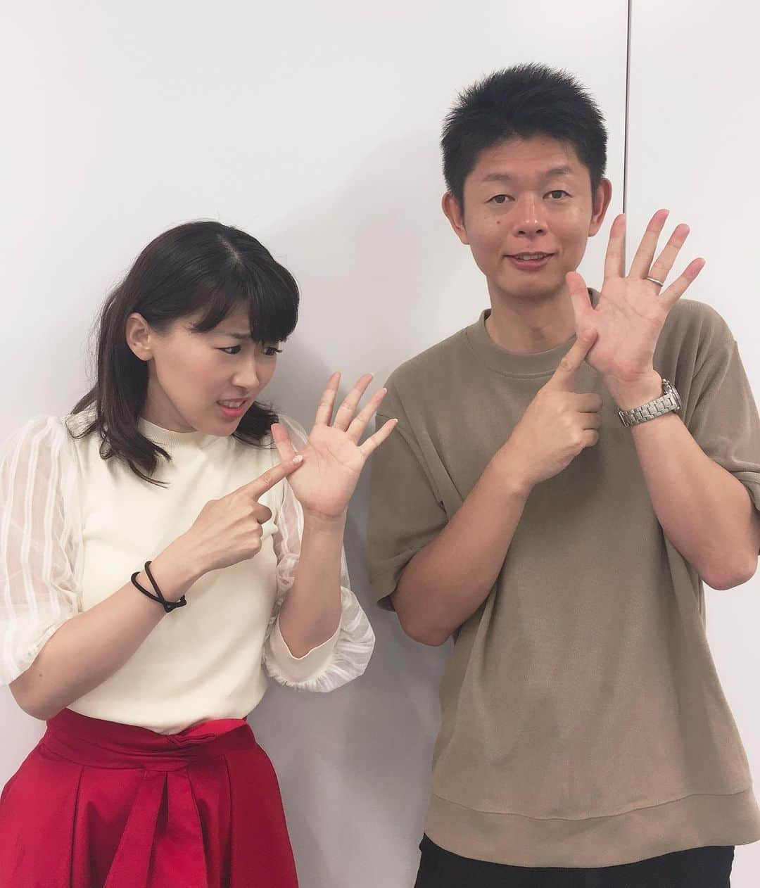 沙羅さんのインスタグラム写真 - (沙羅Instagram)「昨日のイベントは事務所の大先輩、島田秀平さんとご一緒でした🤚﻿ 結婚線を見てもらったら、『沙羅ちゃん、それより、あなためちゃくちゃお金稼ぐよ😊💰』と言われました‼️どうしようー‼️結婚線より嬉しいー😍💖💖💖笑笑﻿ ﻿ #イオンモール座間﻿ #イオンモールでの営業に憧れてたから﻿ #うっれしー😆🍀﻿ #島田秀平 さん🤚﻿ #しまじろうってあだ名をつけてみたよ😊﻿ #綾瀬はるか さん﻿ #ものまね #沙羅﻿ #ホリプロコム﻿ #めちゃくちゃ優しい﻿ #お兄さんでした‼️﻿ #座間のみなさん﻿ #めちゃくちゃあったかかったー💖﻿ #感謝感激雨綾瀬💛﻿」8月19日 14時55分 - sarapika128