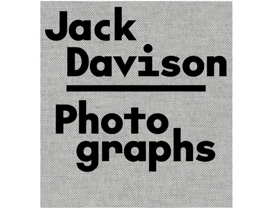 Fashion Headlineのインスタグラム：「【ART&CULTURE】 『Photographs』Jack Davison  ブックショップShelf(@shelf_bookshop )の今週のレコメンドは、日常に埋没したシュールで官能的なものを掘り起こすような写真を撮るイギリス人アーティスト、ジャック・デイヴィソン（Jack Davison）が、2007年から継続して制作するイメージを用いた実験の成果を1つのシリーズとしてまとめた作品集。 .  詳しくは @fashionheadlinejpn サイトで公開中✒︎ . #Shelf #art #photography #jackdavison #ジャックデイヴィソン #Photographs #写真 #写真集 #作品集 #本 #おすすめ本」