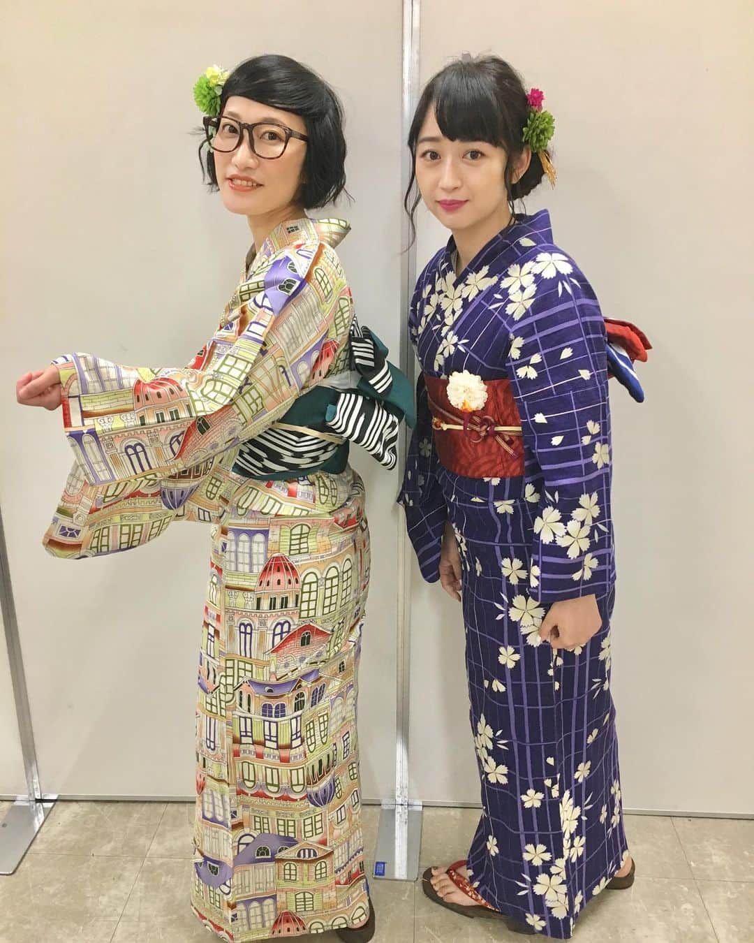 松浦志穂さんのインスタグラム写真 - (松浦志穂Instagram)「京都で #吉本坂46 の浴衣で写メ会📸ってやつ参加させていただきました。個性的でオシャレな柄の浴衣着せていただきおしとやかになるため派手な前髪を分け目で隠し存分に浴衣を楽しみました。自分がしっかりテンション上がりました。 ・ スイートMONSTERの女性陣は最初で最後京都で全員集合🎉全員で写真撮ったら「わぁ〜😍😍色とりどりで可愛い〜😍💕💕セーラームーンみたいやぁ😍😍💕💕」とさゆりさんが言ったらすかさず「セーラーババアムーンだよっ！！」と野沢さんに言われてしまいました🥰🥰皆んなで「あっははは！😄もうー！！😆😆」となって全員しっかりテンション上がってました。 ・ 京都まで私の浴衣姿と写真を撮りにきてくれる方なんてありがたすぎる😢と思い心ばかり一筆したため可愛いメモ帳でお手紙をお客様にご用意しました。数に限りはありましたがとりあえずこの日は爆余りしました。次の日の個別握手会🤝へ続く、、、 ・ #吉本坂46 #浴衣 #写メ会  #スイートMONSTER #京都」8月19日 15時52分 - matushiho
