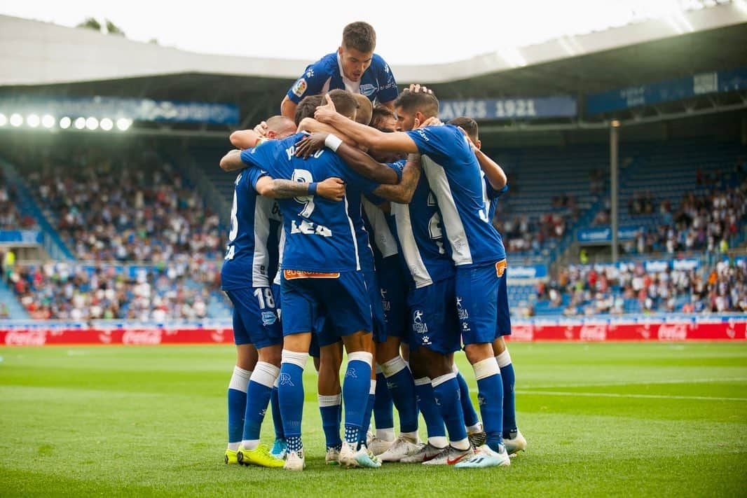 アレイクス・ビダルさんのインスタグラム写真 - (アレイクス・ビダルInstagram)「Abrimos la @laliga  con tres puntos muy trabajados. Muchas gracias a la afición por las muestras de cariño 🙌 poco a poco más y mejor.」8月19日 15時48分 - av22oficial