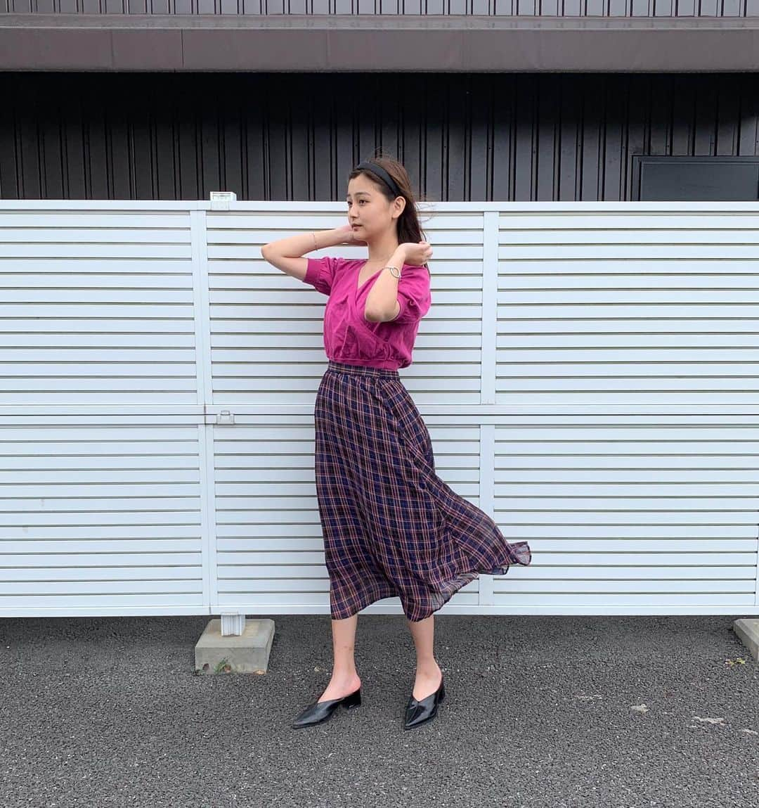 涼海花音さんのインスタグラム写真 - (涼海花音Instagram)「なびかれ〜🌬 これ撮った5秒後に豪雨に襲われた！  #gu_for_all #GUstyle #gupr #トレンドスカート #チェックプリーツロングスカート」8月19日 15時59分 - kanon_1228