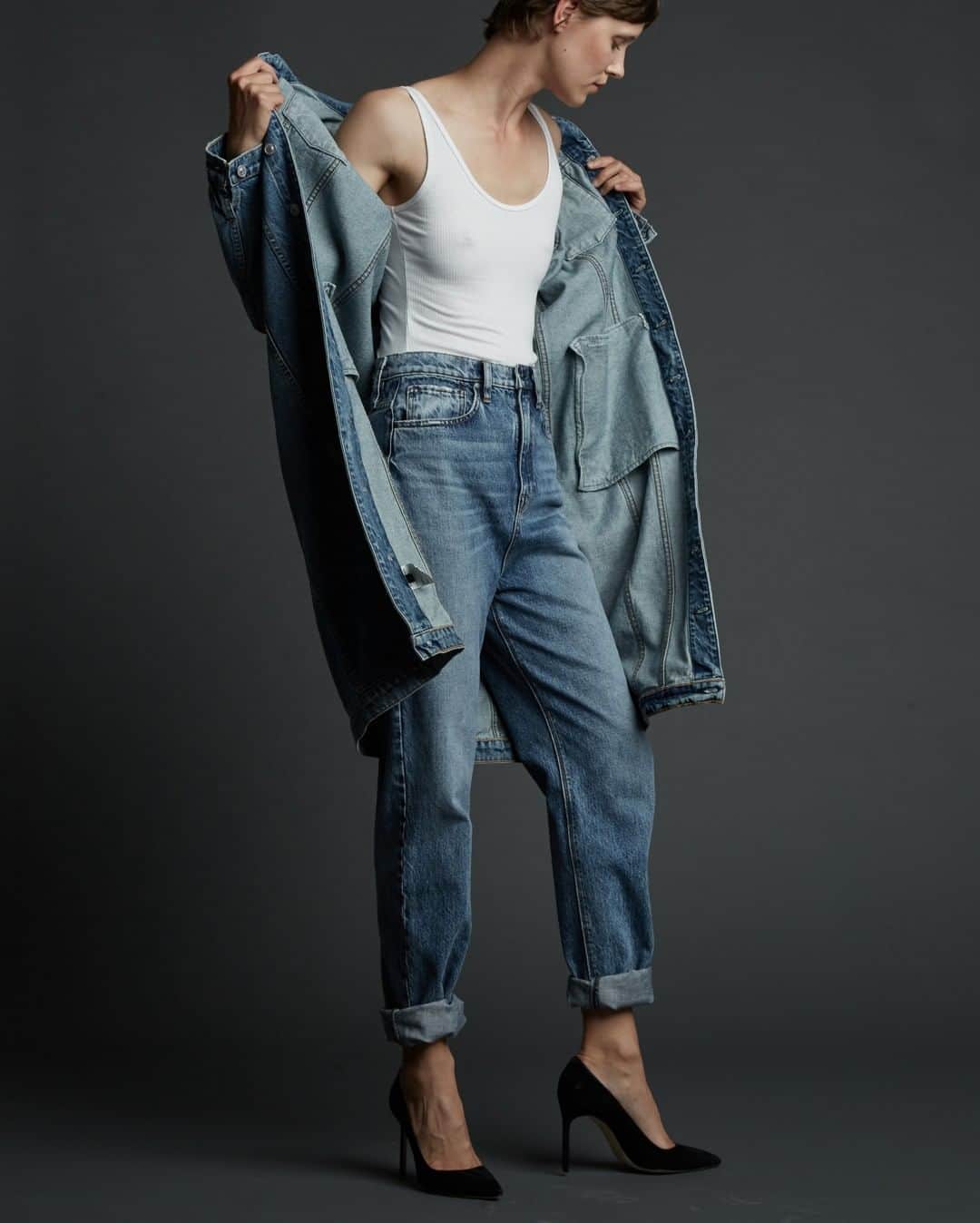 ハドソンのインスタグラム：「Monday, let's go. #HudsonJeans」