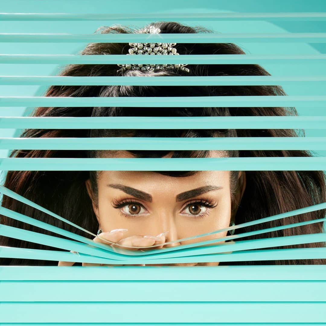 Huda Kattanさんのインスタグラム写真 - (Huda KattanInstagram)「Can you guess what's coming? 👁 @huda @hudabeautyshop」8月19日 15時58分 - hudabeauty