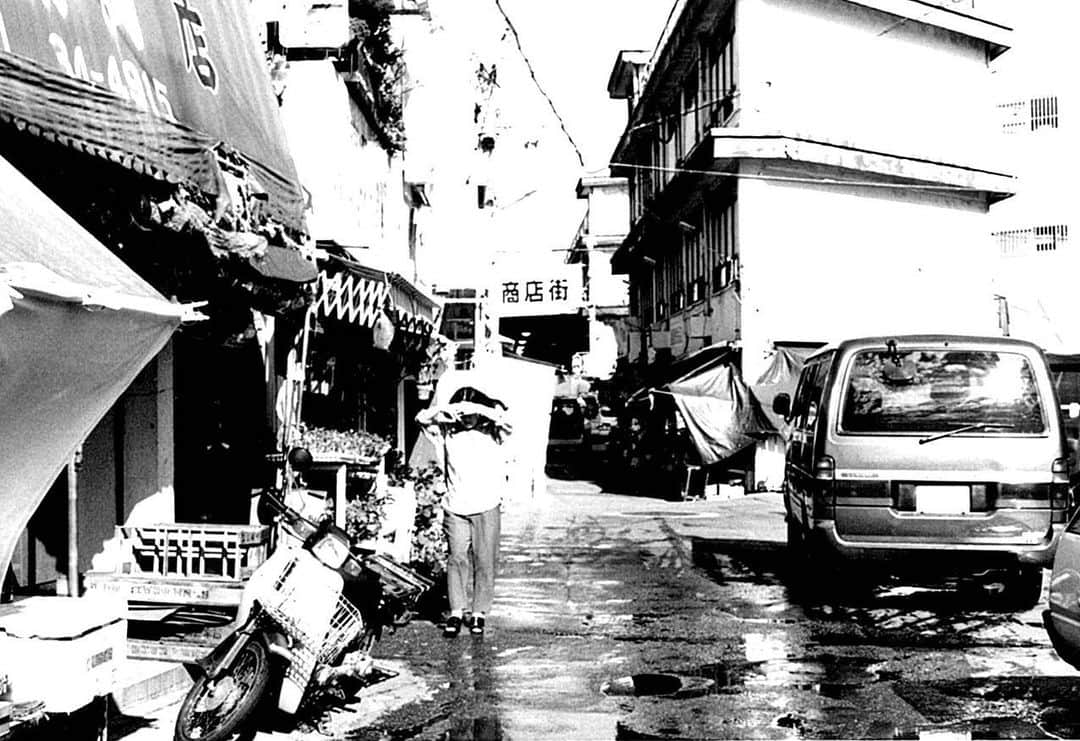 相原コージさんのインスタグラム写真 - (相原コージInstagram)「1997沖縄 #沖縄 #モノクロ写真 #フィルムカメラ #旅 #okinawa #monochrome  #filmcamera  #leicam3  #summicron50mm」8月19日 16時01分 - kojiaihara