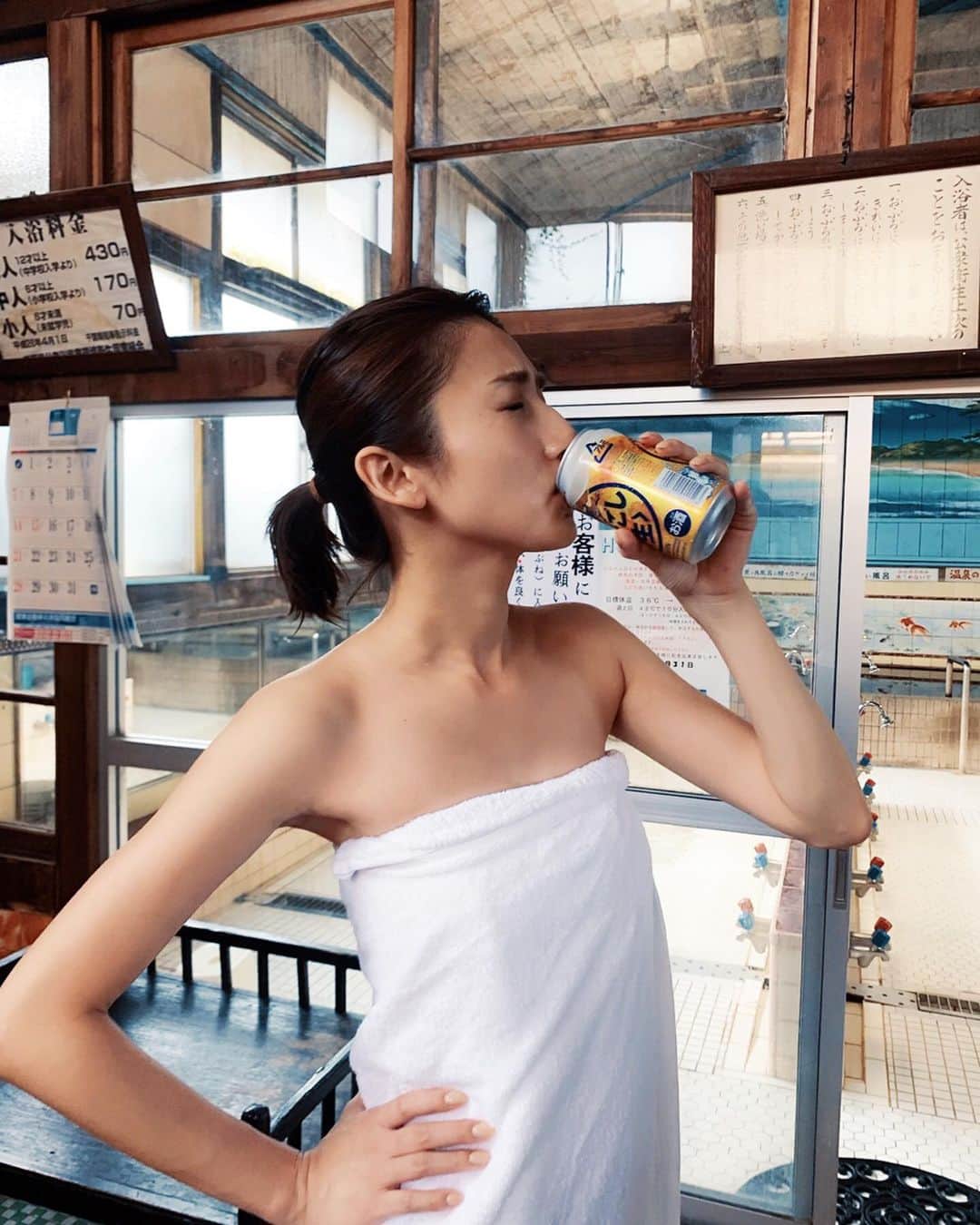高橋美咲さんのインスタグラム写真 - (高橋美咲Instagram)「. 某アプリに掲載される記事の取材と撮影でお邪魔した千葉県にある鷺沼温泉は、熱めに沸かされたとろみのある黒湯でツルツルになりました♨︎ 普段はボディクリームを塗らないことはないけれどこの日の湯上りはボディクリームいらず✨ . 鷺沼温泉のお母さんのご厚意で湯上りのビールまで🍺😆 ありがとうございました！ . #鷺沼温泉 #黒湯 #サウナ女子 #サウナ部 #サウナ好き #女子サウナー #銭湯女子」8月19日 16時26分 - misaki_saunner_