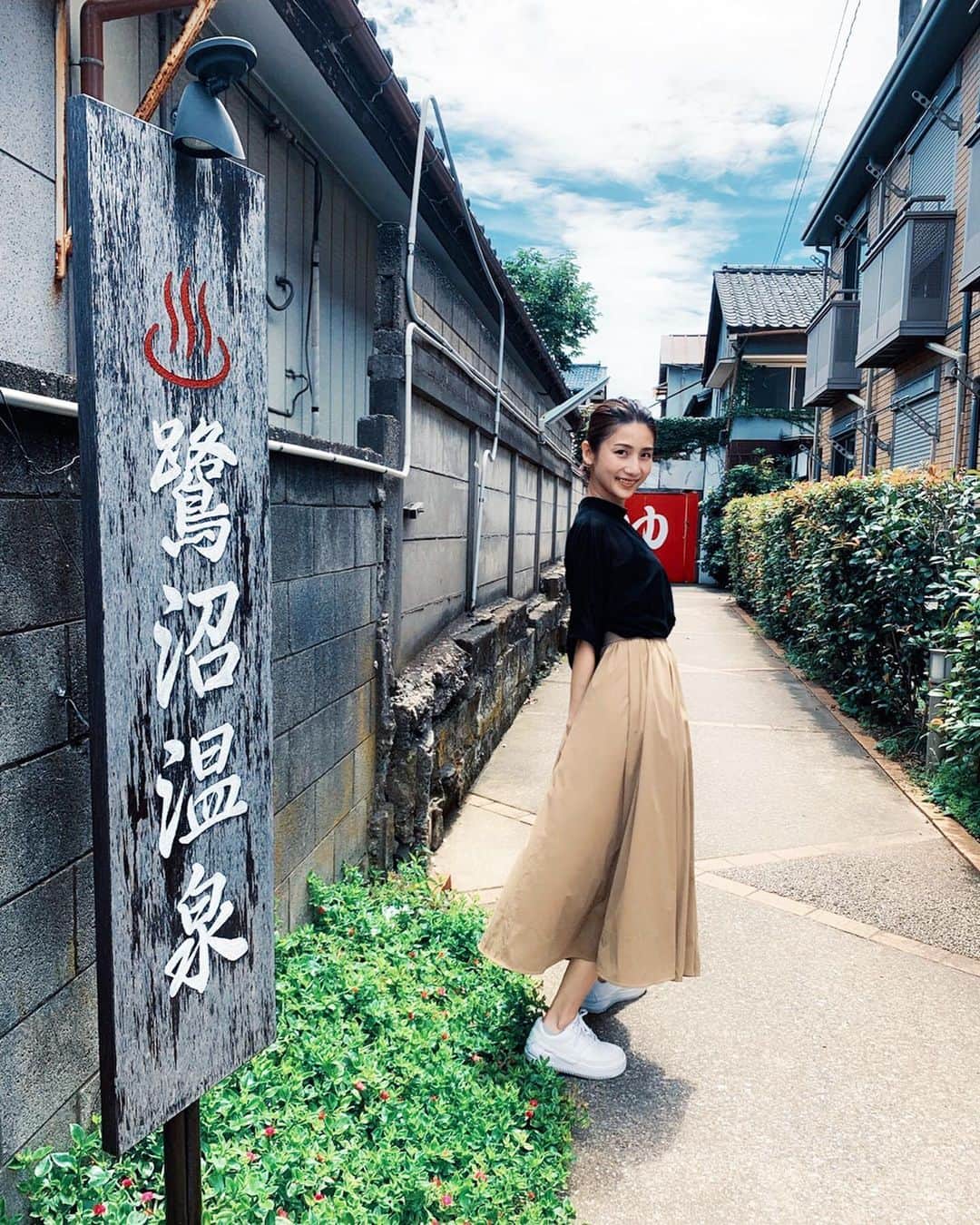 高橋美咲さんのインスタグラム写真 - (高橋美咲Instagram)「. 某アプリに掲載される記事の取材と撮影でお邪魔した千葉県にある鷺沼温泉は、熱めに沸かされたとろみのある黒湯でツルツルになりました♨︎ 普段はボディクリームを塗らないことはないけれどこの日の湯上りはボディクリームいらず✨ . 鷺沼温泉のお母さんのご厚意で湯上りのビールまで🍺😆 ありがとうございました！ . #鷺沼温泉 #黒湯 #サウナ女子 #サウナ部 #サウナ好き #女子サウナー #銭湯女子」8月19日 16時26分 - misaki_saunner_